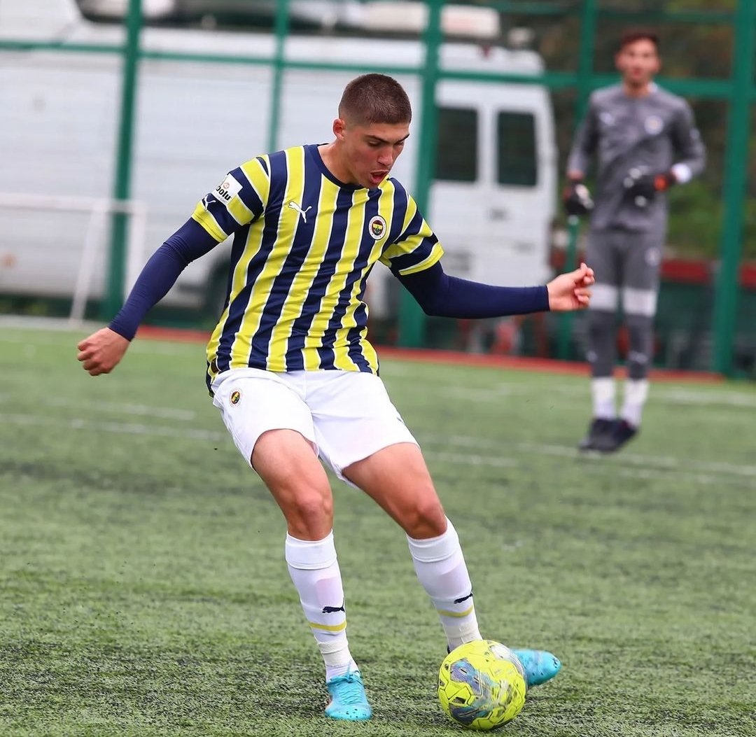 scoutsourced's tweet photo. Just looking at🇹🇷#nxtgn and Yusuf Akcicek seems to have it all for next level. Physically well balanced lefty, tidy on ball and progressing. Lot of clips across ground, need to see aerial ability. Fulham interested?#Fenerbahce
https://t.co/dLNkNvwwNw
https://t.co/x7S2XK9BXA https://t.co/vWfMVFKDFB