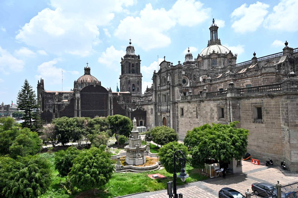 NexosTuristicos's tweet photo. #FelizDomingo | Un vistazo desde alguna de las terrazas del Centro Histórico de la CDMX. #VisitCDMX #Mexico https://t.co/wsNf7OenVf