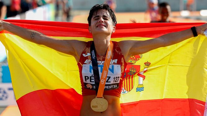 arjona_manu's tweet photo. Mi vecina María Pérez ha sido Campeona del Mundo en 20km marcha, ¡hoy! 

Creo que aunque no sea futbolista también tiene mérito como para tener un poco de repercusión. https://t.co/1P78EoqdIE