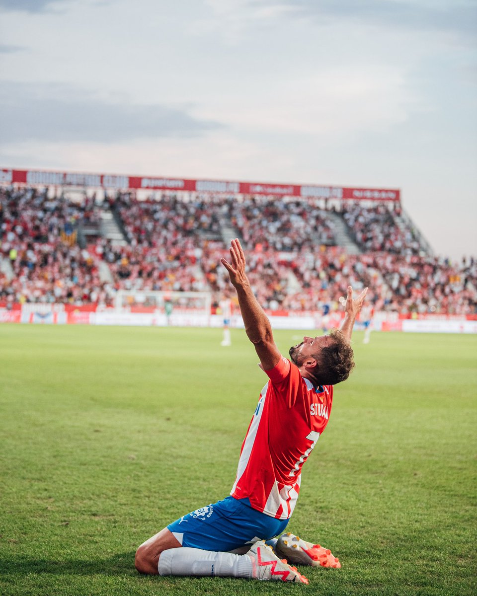 GironaFC's tweet photo. Montilivi als teus peus! 🙌 https://t.co/jVmMCtgbs1