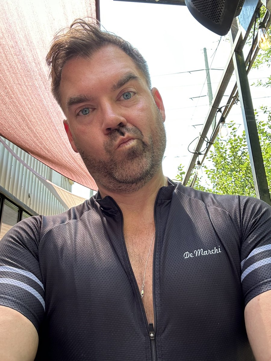 ERDocBrown's tweet photo. Beautiful day for a ride but we are spent!
#CycleSunday #cyclelife #SundayFunday #DC https://t.co/idIi82izQk