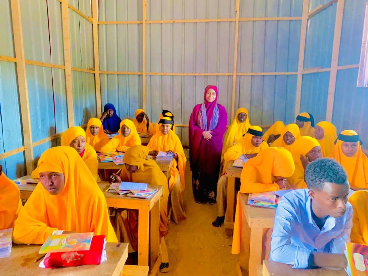 Hanan_Somalia's tweet photo. Proud to support Deymasar School as Hanan Foundation! ๐โจ Our commitment to quality education is unwavering, and we're dedicated to empowering the future through learning. Together, let's create a brighter tomorrow for these students. #EducationForAll #HananFoundation" https://t.co/cnRPO2gexs