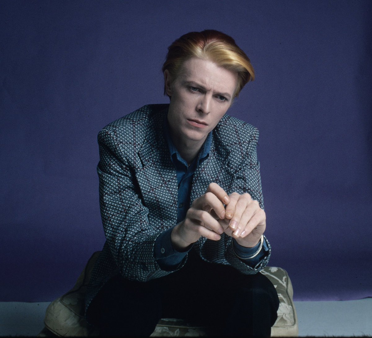 davidbowie_news's tweet photo. David Bowie, Los Angeles, 1975, by Steve Schapiro. https://t.co/anNntNXrgw