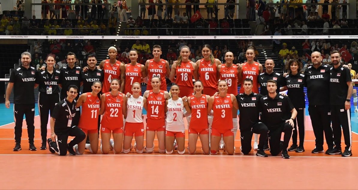 son_tiraj's tweet image. Tebrikler Filenin Sultanları 
Filenin sultanları Avrupa şampiyonasında Azerbaycan'ı 3-0 yendi.#fileninsultanları
----
#iPone ölmüş Borsaya Cinayet Vartolu Vestel Doktor İğrenç Tavuk #TCMB #faiz Sezen Aksu Konya Bismil Ukrayna'ya 42 #açıklandı Hande Melisa Vargas