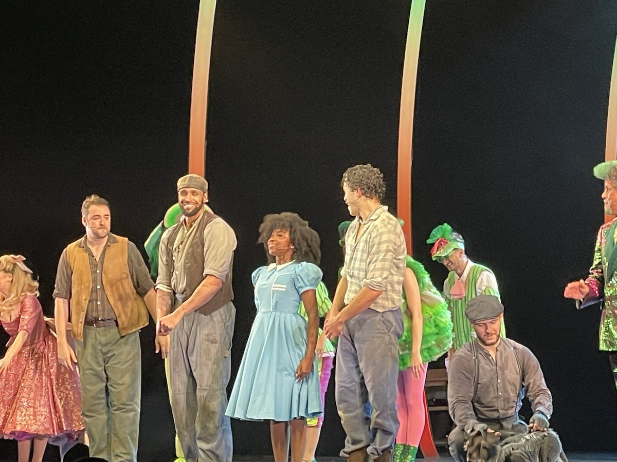 What a crazy last show of the week! Sending best wishes to <a href="/GeorginaOnuorah/">𝐆𝐞𝐨𝐫𝐠𝐢𝐧𝐚 𝐎𝐧𝐮𝐨𝐫𝐚𝐡</a> who injured herself on stage tonight, so super sub <a href="/charlotte_saint/">Charlotte St.Croix</a> came off the bench to finish the show as Dorothy! Mid-show! Incredibly touching moment to be part of. Audience loved her too.