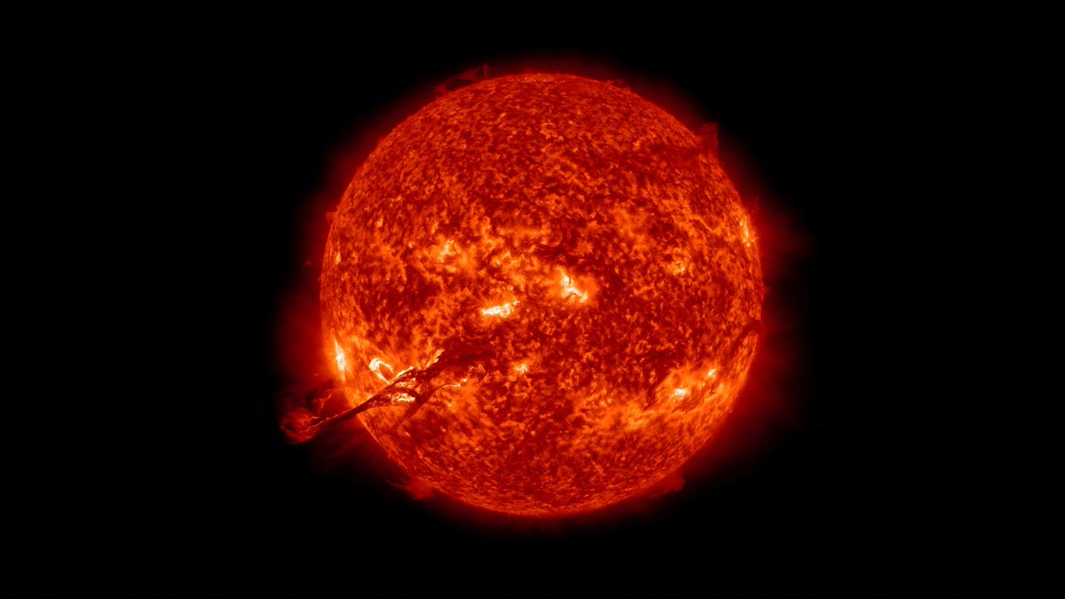 🇫🇷Photographie du soleil lors d'une magnifique et gigantesque éjection de masse coronale. Photographie prise par le Solar Dynamics Observatory
🇺🇸Photograph of the sun during a spectacular and gigantic coronal mass ejection. Photograph taken by the Solar Dynamics Observatory

More
