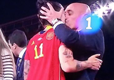 Javi_R13's tweet photo. Rubiales debe dimitir y/o ser cesado inmediatamente. 

Y la justicia actuar de oficio.

No hay más opciones. 

#RubialesDimision https://t.co/PkUYAXkQtg