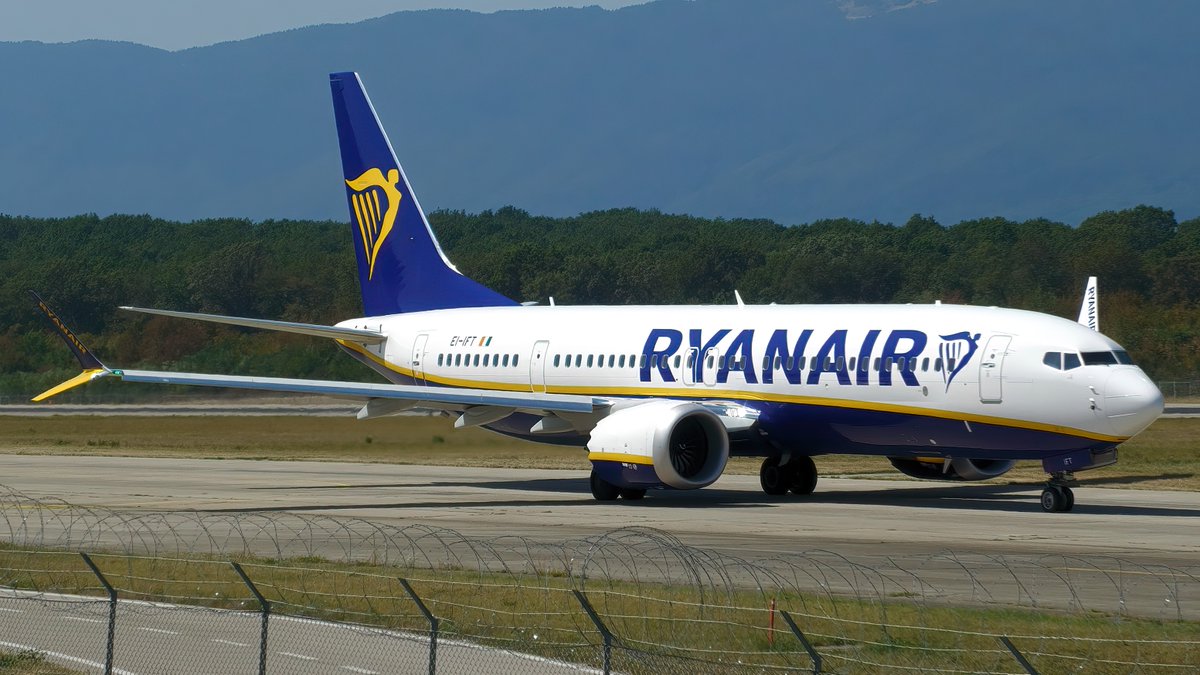 GvaSpotter's tweet photo. Yesterday, a Ryanair 737 MAX diverted to Geneva, making a rare appearence of the airline here ! 

Enjoy !

Video: https://t.co/SqTEDj1Lm1 https://t.co/l6wU5sc08q