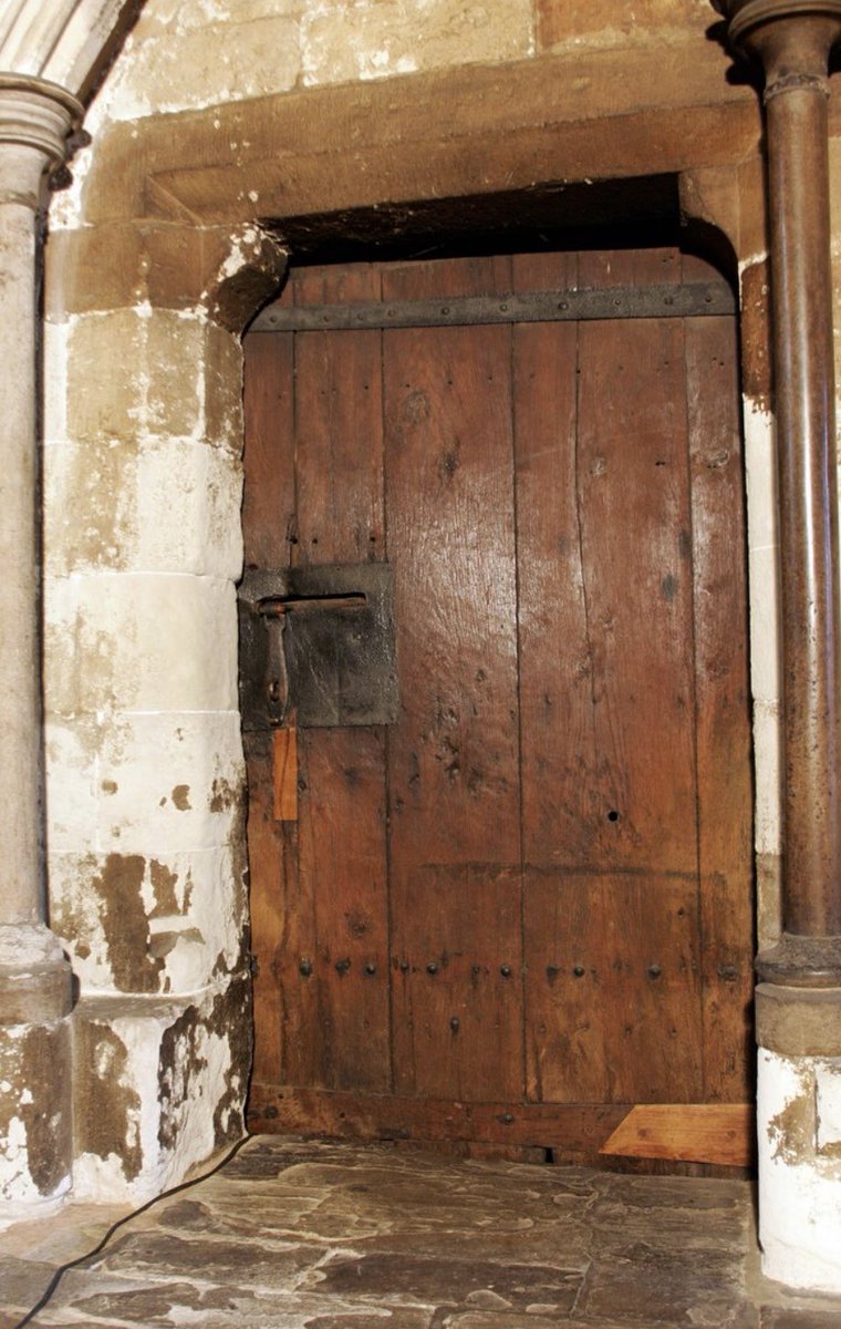 Seung4680's tweet photo. @fasc1nate Amazing! The #WestminsterAbbeyDoor stands as a testament to history and craftsmanship, enduring over 950 years since Edward the Confessor's reign. Crafted from a single oak tree. 🌳🚪 #HistoricBritain https://t.co/xq1QERwdkN