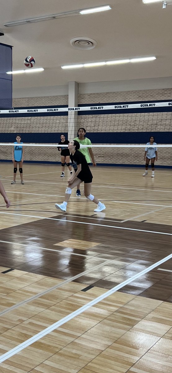 Shellshocked23's tweet image. Love that these girls keep putting in extra work! Most have already made their school teams, club teams are already set for Fall, but being good isn’t their goal. They want to be THE BEST! #sundaywork #goals #volleyball #gcva