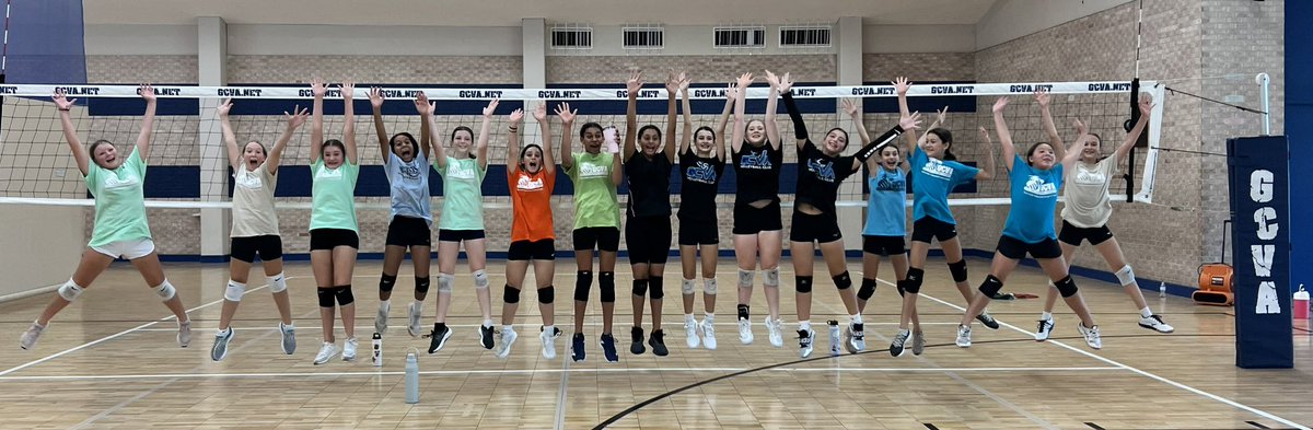 Shellshocked23's tweet image. Love that these girls keep putting in extra work! Most have already made their school teams, club teams are already set for Fall, but being good isn’t their goal. They want to be THE BEST! #sundaywork #goals #volleyball #gcva