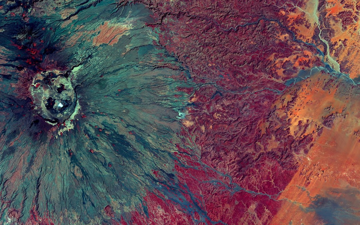 🇫🇷Volcan Emi Koussi, Tchad. Photographie prise par le satellite Landsat 8
🇺🇸Emi Koussi volcano, Chad. Photograph taken by the Landsat 8 satellite

More photos here : universe-photo-archive.eu

Cropped &amp; enhanced by AI

Credits : NASA

Source : landsat365.org/2017-015