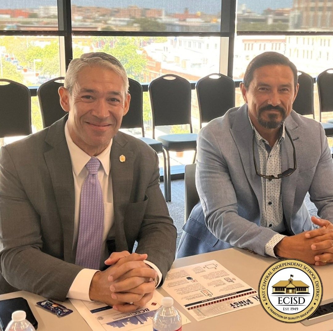 MrsLove007's tweet photo. 🙌 Gratitude for our dedicated leaders! 📚 Mayor Ron Nirenberg,  community officials and committed educators like Superintendent Toscano teamed up with Bexar County Education Coalition to discuss policies from the 88th Texas Legislature. 🏫 #ECproud #RootEdECHS https://t.co/koUi7heqYv