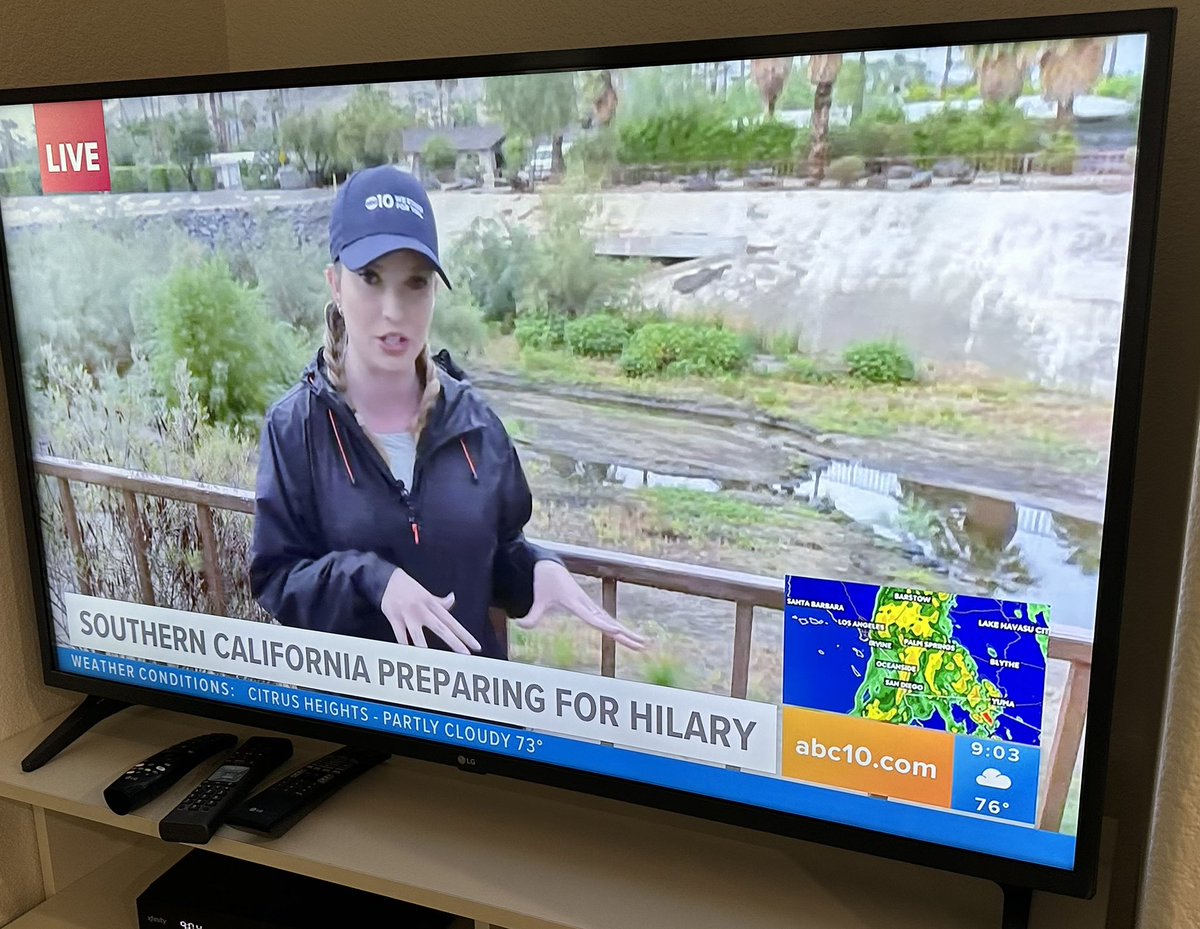 andiejudsonnews's tweet photo. We are in Palm Springs for @CBS8 + @ABC10 as what was Hurricane Hilary approaches now as a tropical storm. We’ve seen rain throughout the day but are expecting to see the worst of it in the next few hours. Officials and residents are prepping with sandbags, water and groceries. https://t.co/vOQcfjl1Oq