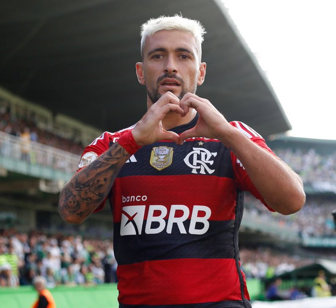 wolfkickss's tweet image. mágico.