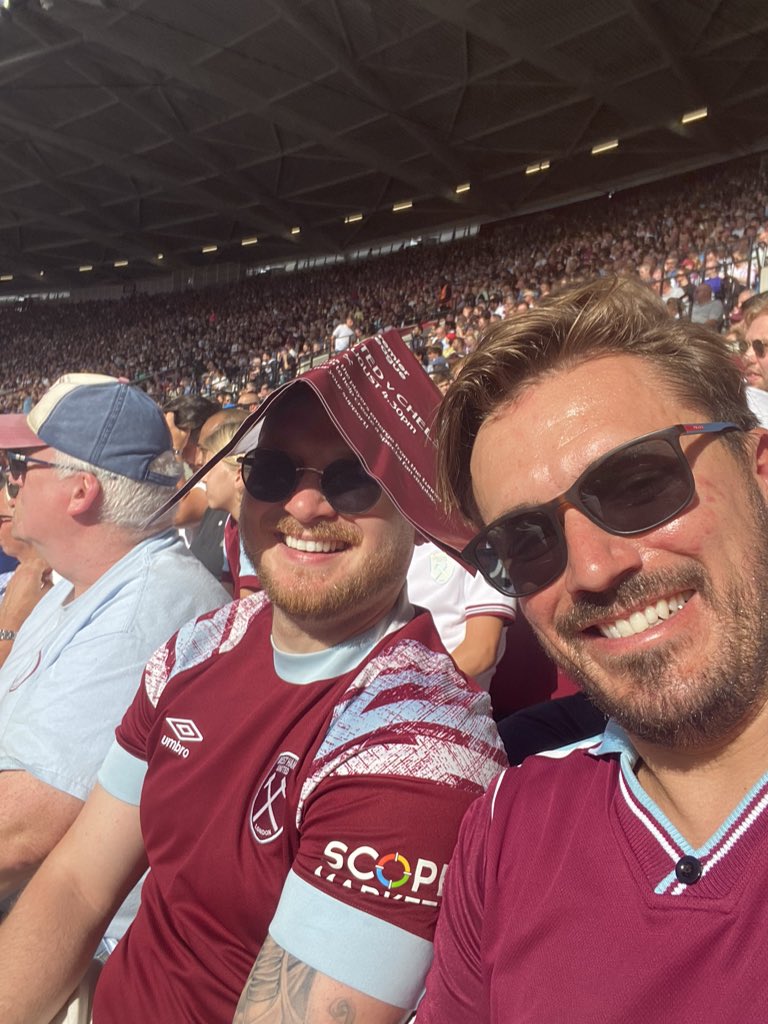 Irons <a href="/Poochi_17/">Poochi Van Poetsch</a>