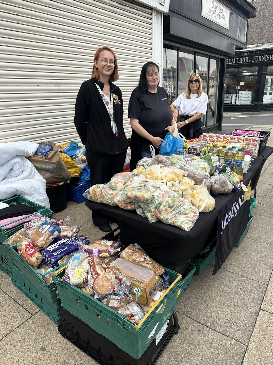 NitelightC's tweet photo. A huge thank you to Abbie from ASDA Thornaby and our amazing volunteers for helping on our free stalls this week 😊 the number of people being helped is sadly increasing as struggles continue 😢
#communitysupport #cashlessaid #basicessentials
https://t.co/ubTccShMKD https://t.co/zcekL1dD9F