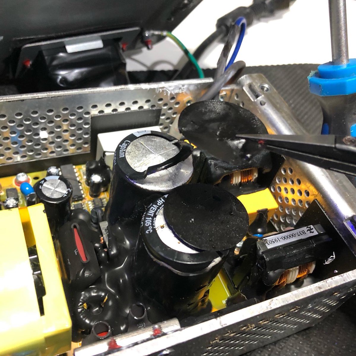RumbleRepairs's tweet image. A #Berenger bass bin that met an unfortunate end. Accidentally connected to a #powergenerator in reverse. The #amplifier suffered irreparable damage and could not be saved. Always check the connections (Live / Neutral) before starting a generator. Onto the next job ⚠️