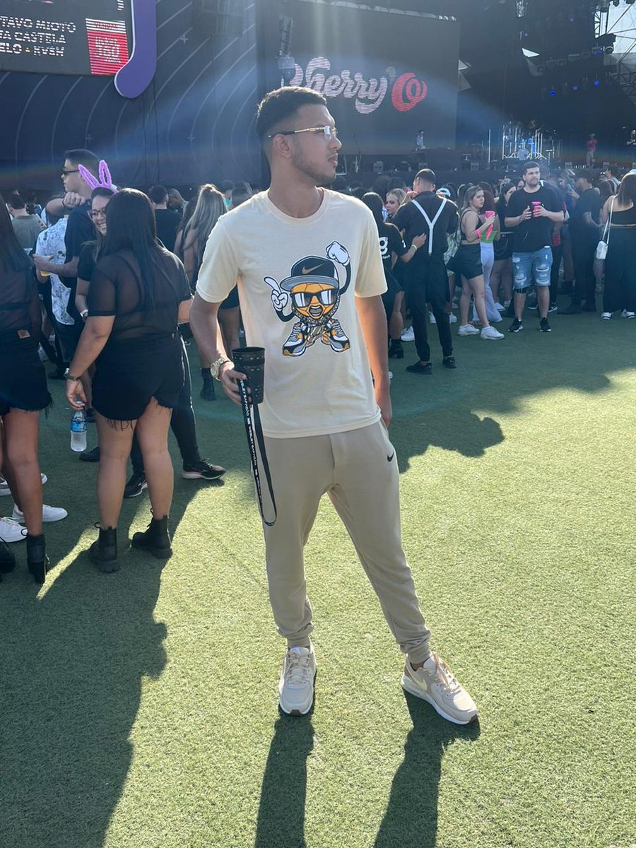 EderJuniorShk's tweet image. Noite incrível no Garota Vip 💪🏽🤴🏻

#garotaviprj 
#Garotavip