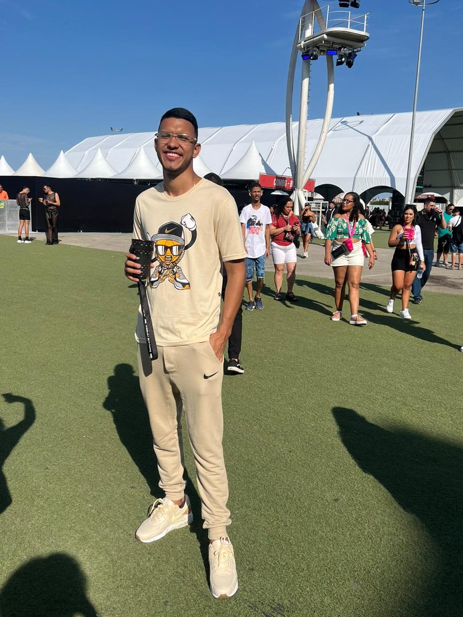 EderJuniorShk's tweet image. Noite incrível no Garota Vip 💪🏽🤴🏻

#garotaviprj 
#Garotavip