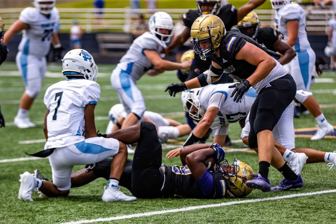 austintriplaaa's tweet photo. Great start to the season! This is what I live for!! #AGTG #OLB #focused #ILMT @UniversityofSo5 @unlvfootball @CanesFootball @UMichFootball @NotreDame  @OhioStateFB @BUFootball https://t.co/lIbxPXN0yQ