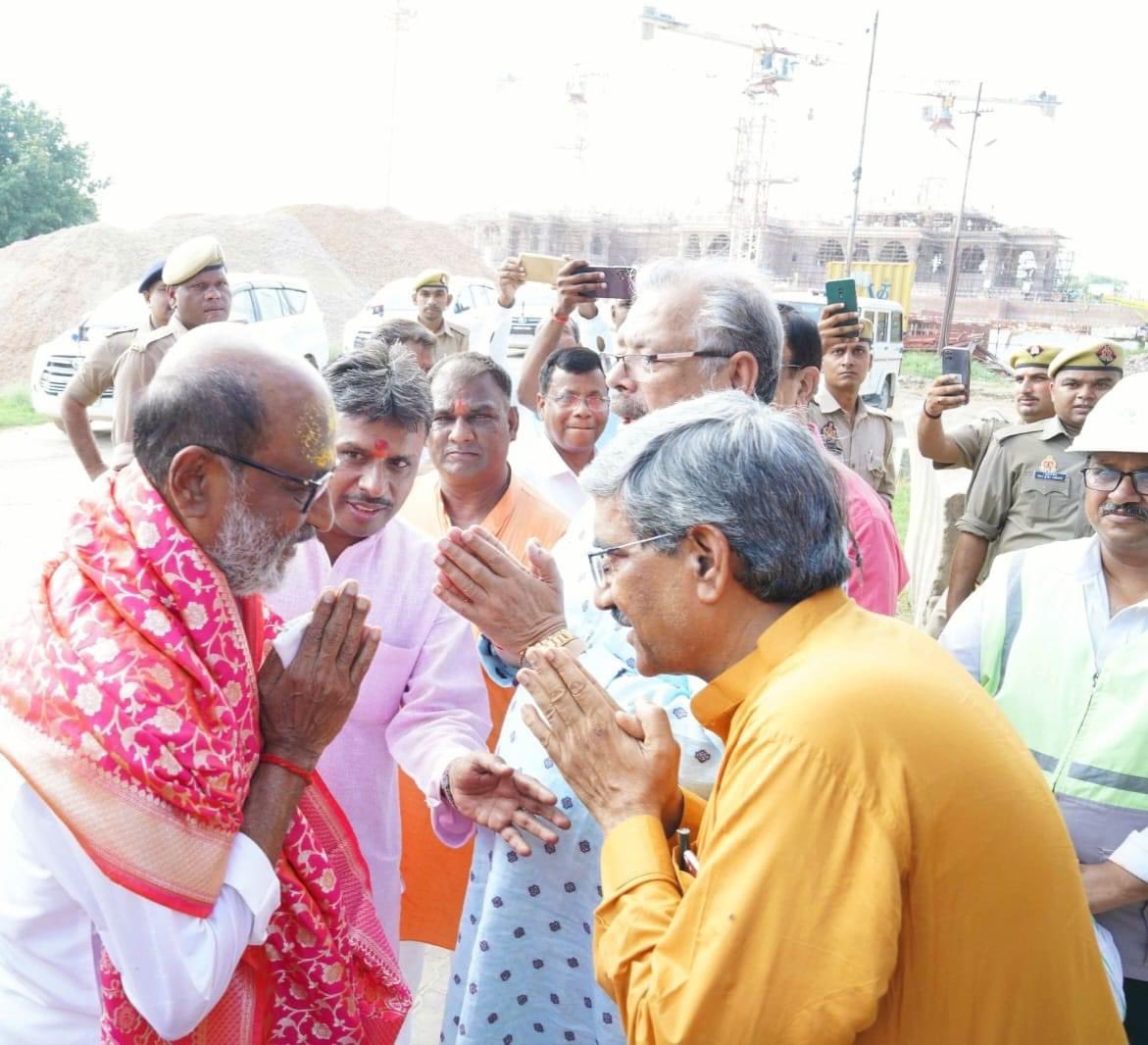 nowayodhya's tweet photo. Actor #Rajinikanth, along with his wife, offer prayers at Ayodhya's #RamMandir
#Ayodhya #NowAyodhya https://t.co/GNqDx6Stmv