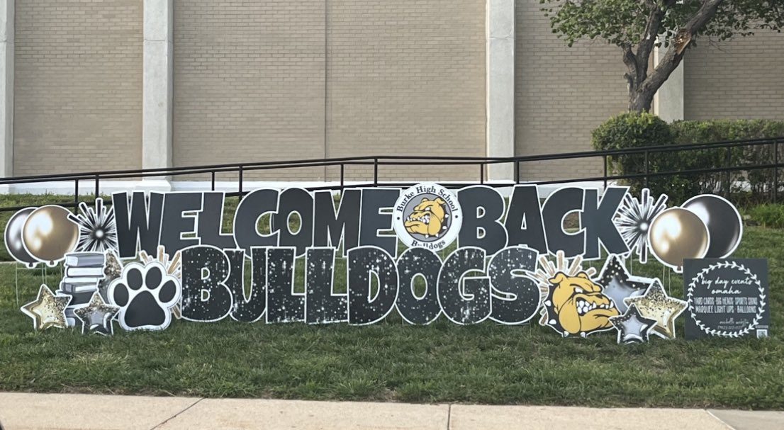 A last first day <a href="/OmahaPubSchool/">Omaha Public Schools</a>!🥹Looking forward to what these 2 Logebros will accomplish this school year <a href="/OPS_Burke/">Burke High</a>! #OPSProud #mamajoy
