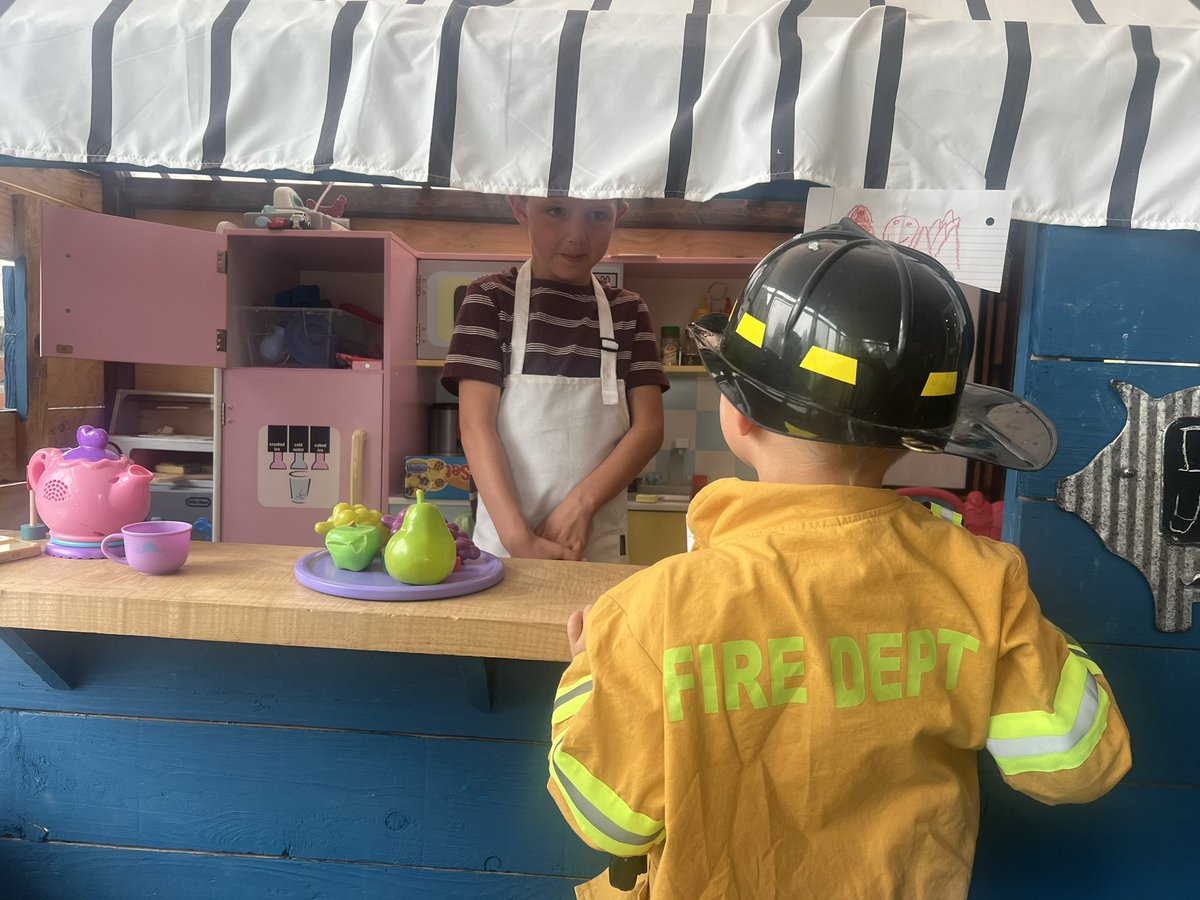 #ThankYouFireFighters Chef Carter wanted to do his part helping “feed” the hard-working firefighters 👨‍🍳👨‍🚒❤️#ShareTheGood @KHQLocalNews @bradmwarren