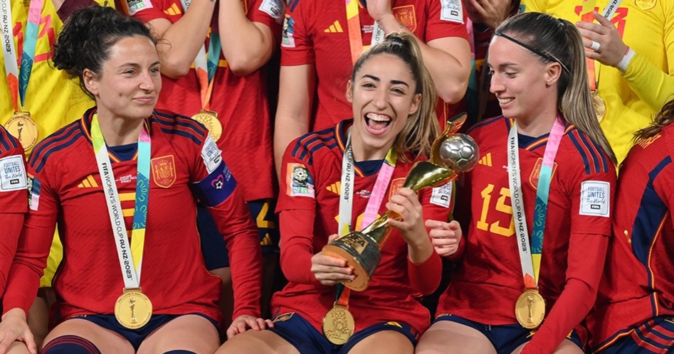 AndaluciaxSi's tweet photo. 🏆 ¡Andalucía en la cima del mundo futbolístico femenino! 🌟 Nuestras cinco campeonas han conquistado el Mundial con pasión y talento. Un hito que llena de orgullo a nuestra tierra. ¡Felicidades, ejemplo de perseverancia y triunfo!⚽️🏆 #AndalucíaCampeona #FútbolFemenino https://t.co/eRdgETBQRL