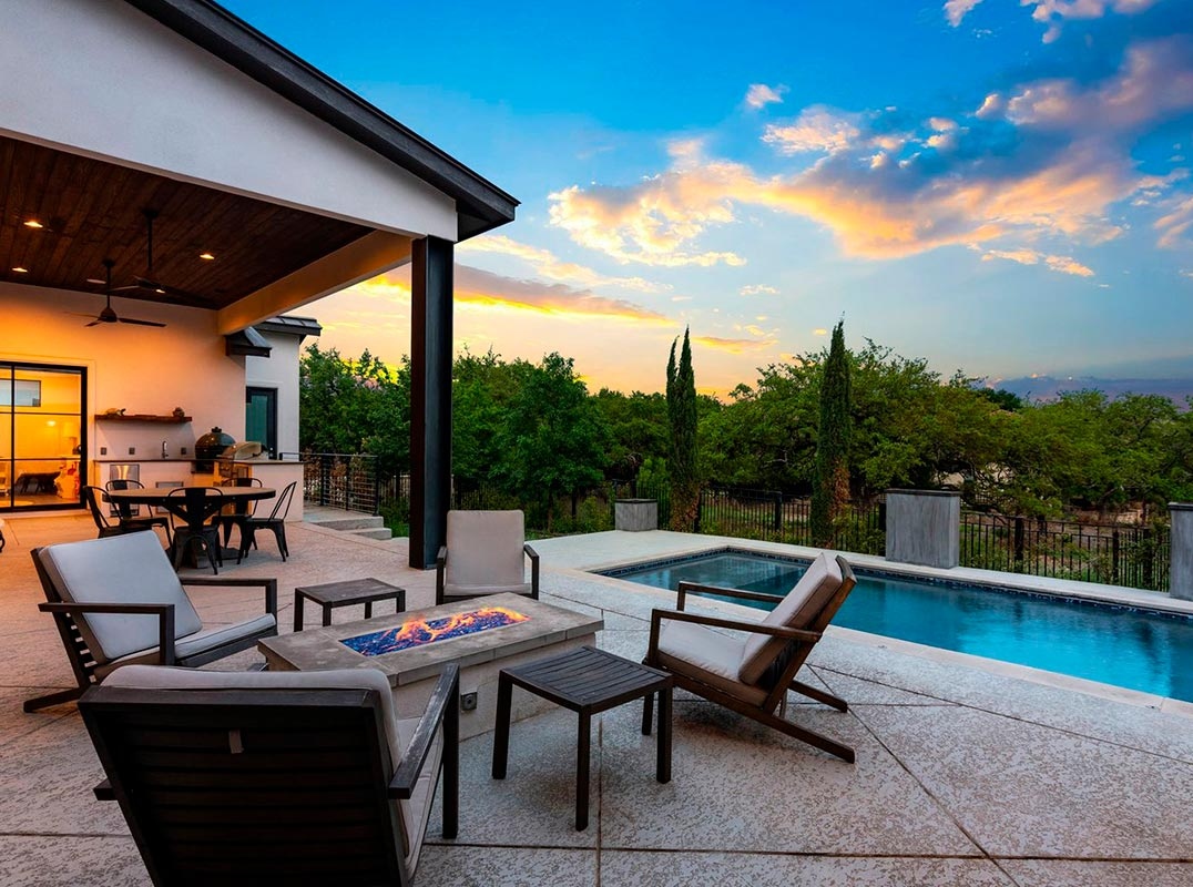 Contemporary design in The Dominion
luxuryhomemagazine.com/sanantonio/756…
LHM San Antonio and The Hill Country
Presented by David Garcia Jr. | Evoke Realty 
#luxuryhomemagazine #luxuryhomes #sanantonioluxurylistings #sanantonioluxuryhomesforsale #txluxuryhomelistings #txluxuryhomesforsale