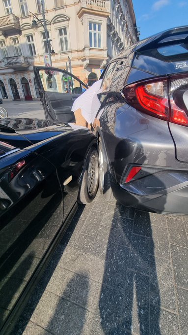 Czy tłumaczenie, że nie jest się z Łodzi sprawia, że wolno skręcać z prawego pasa w lewo? XD https://t<a href="/tag/noweprofilowe"class="tags"><span>#noweprofilowe</span></a>