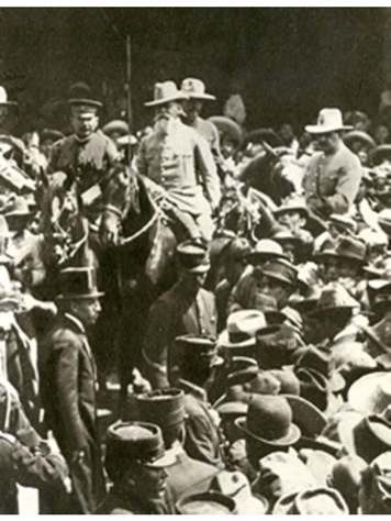 #UnDiaComoHoy de 1914 el Primer Jefe, el Coahuilense Venustiano Carranza, entra victorioso a la Ciudad de México. Triunfan el Plan de Guadalupe y la Revolución Constitucionalista, que habían surgido en #Coahuila.