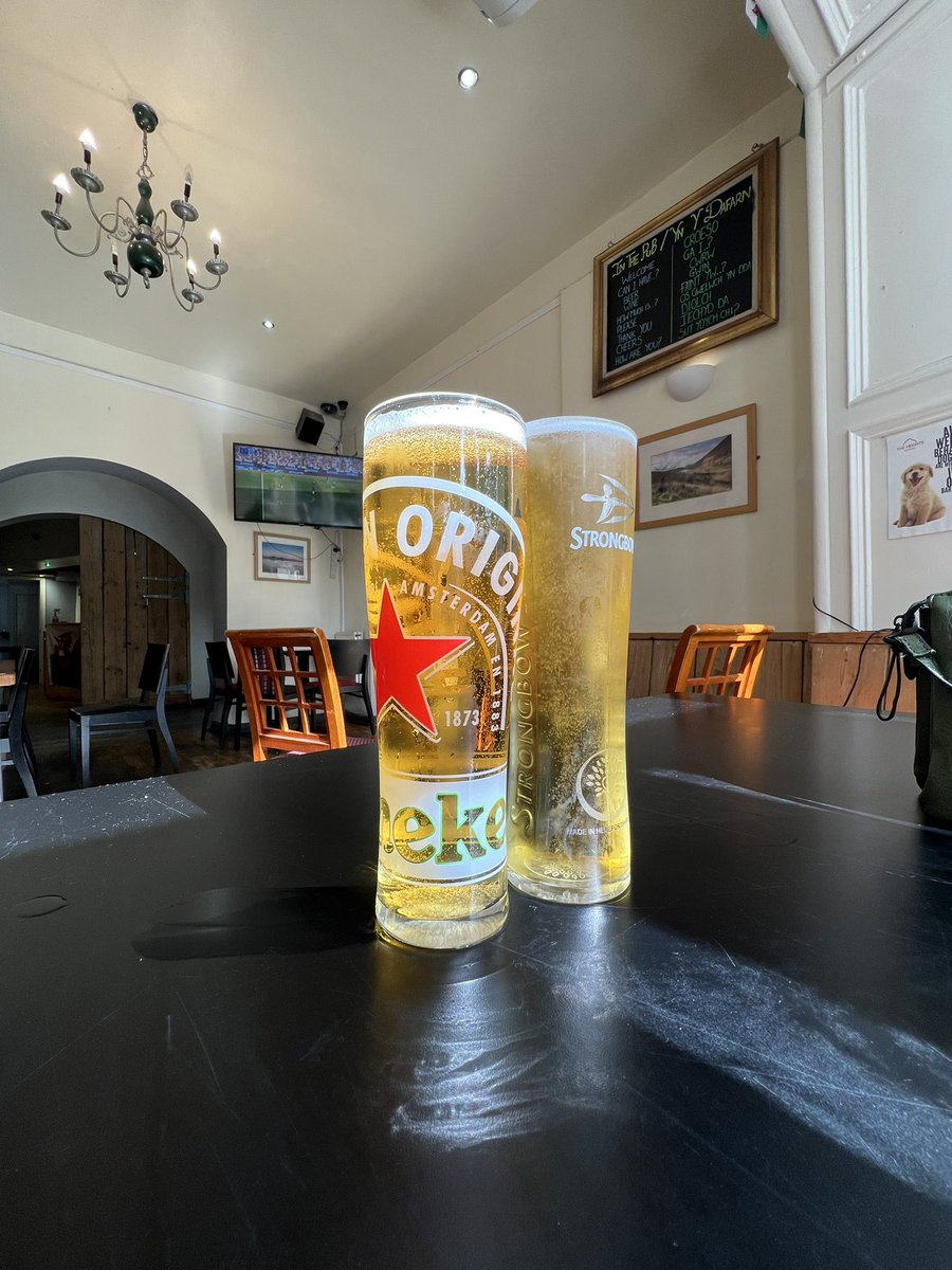 wapple15's tweet photo. Sunday afternoon #Llanberis #BeerView #CiderView #BeerOclock https://t.co/4vzN6rP2r9