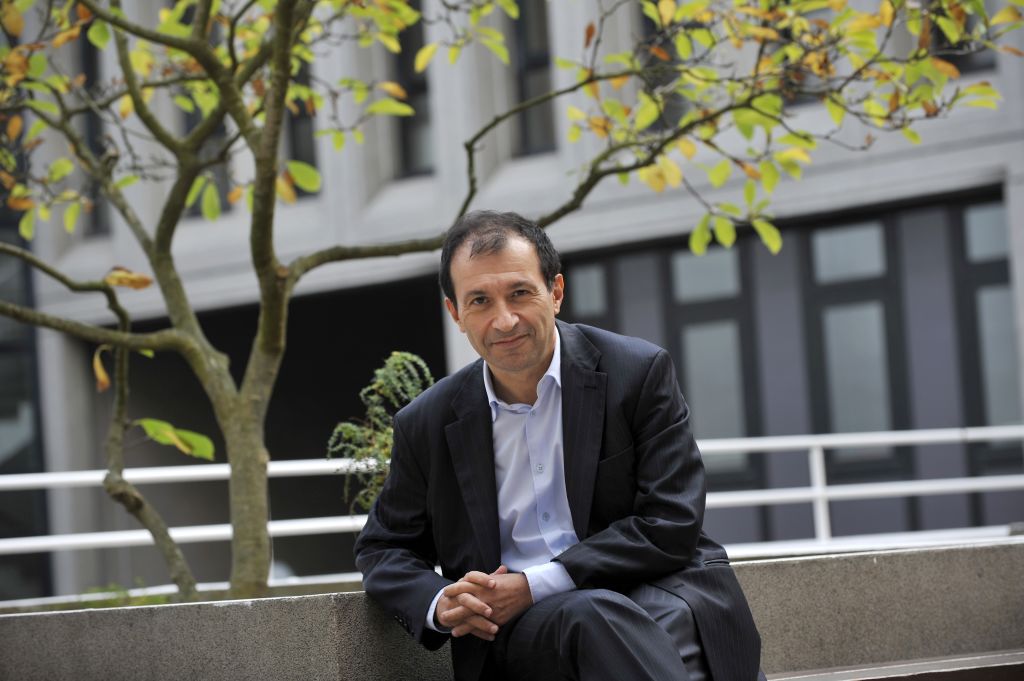 franceculture's tweet photo. L'économiste Daniel Cohen est mort ce dimanche. Pédagogue, il était notamment spécialiste de la dette souveraine. En septembre 2022, il dressait le portrait d'une nouvelle civilisation : l’Homo Numericus https://t.co/sEmTCuguQn https://t.co/O2hruKAurX