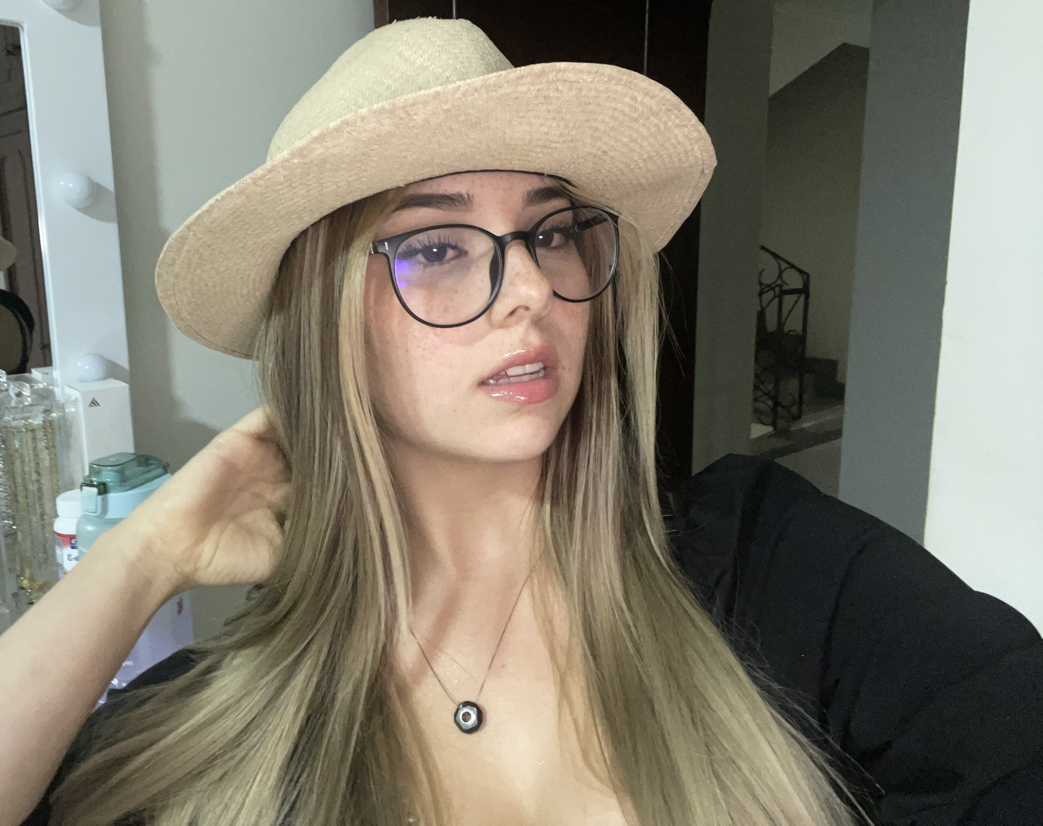 Marianahoyosr on X: El 2023 me dio un besito en la mejilla 🥰  t.coENB2ijl6ZL  X