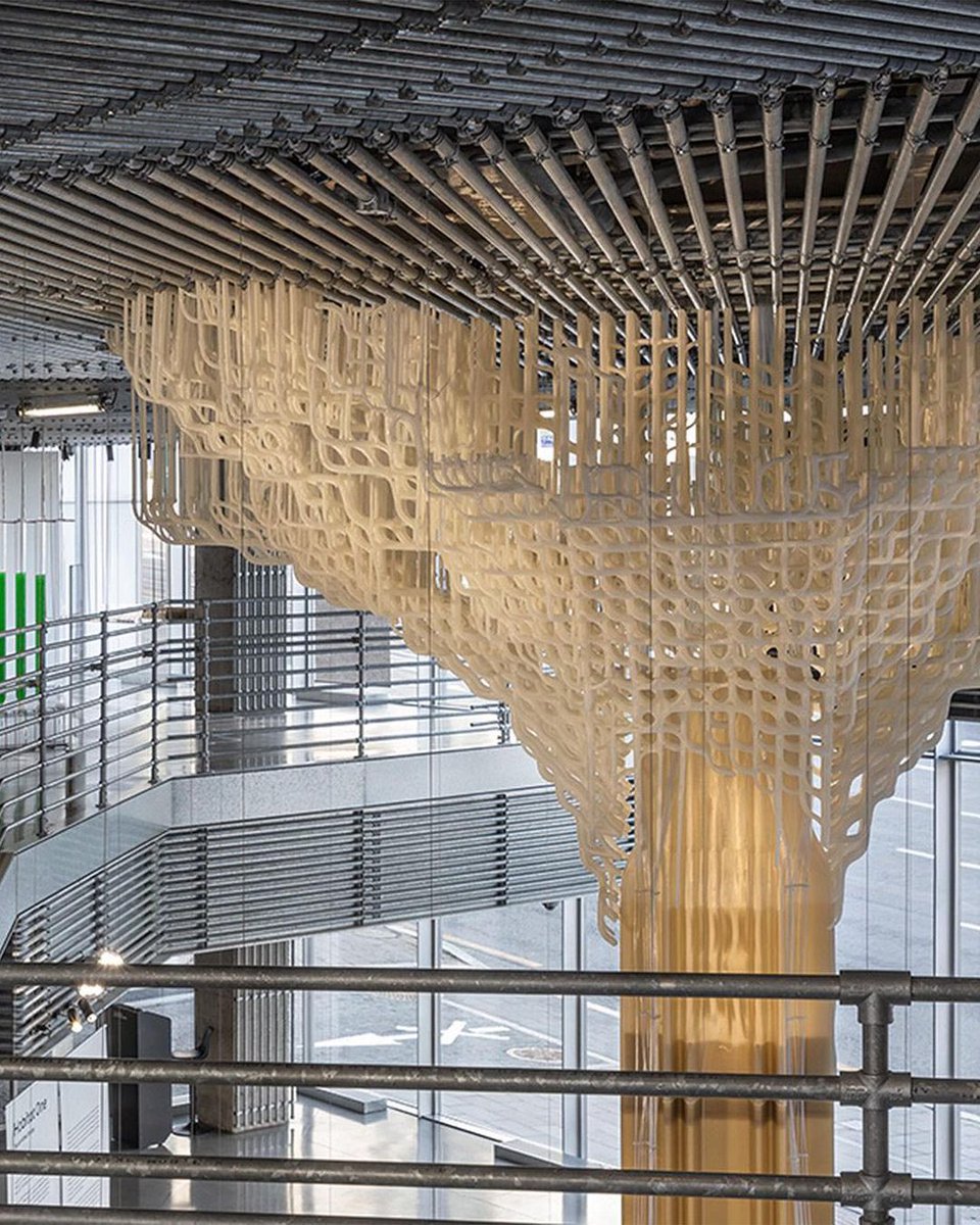 Tree One, designed by @ecoLogicStudio in South Korea, is a huge self-supporting tree structure made with microalgae-based biopolymer. 20 large-scale 3D-printing machines and 4 industrial robots and algorithms were used for building the 3D-printed 10-meter-tall structure capable