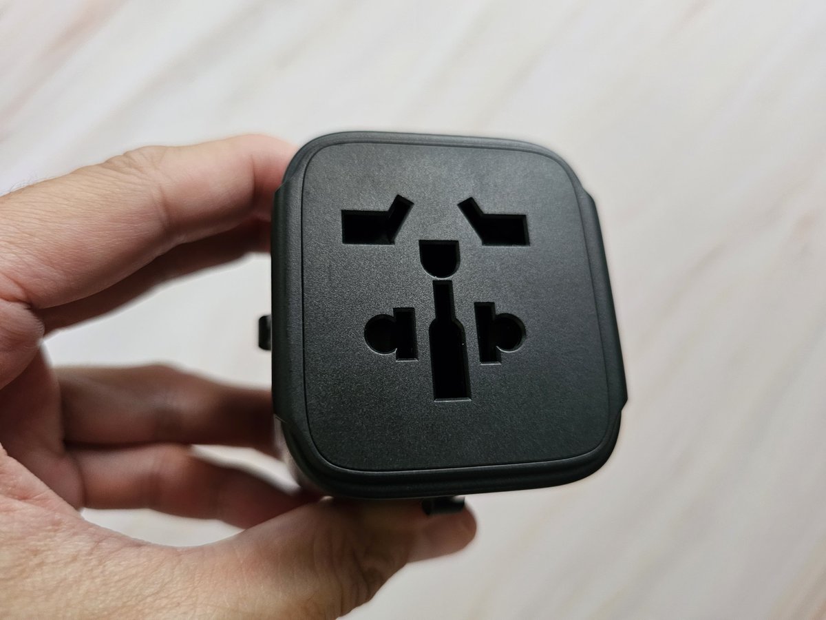 AsaneeReview's tweet image. Aukey PA-TA01 Universal Travel Adapter ตัวเดียวจบ ชาร์จได้ทั่วโลก
shope.ee/8pInuFIytU
#asaneereview
#aukey
#universaladapter
#adapter
