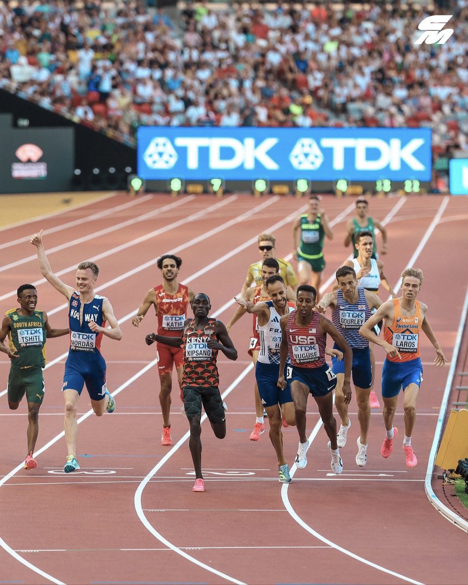 CitiusMag's tweet photo. You’d never know it was his first Worlds by the way Yared Nuguse is running…
 
The American wunderkind leads the whole last lap of his 1500m semi and pulls the field to fast times, winning his heat in 3:32.69.
 
7 men finish in a blanket race for 6 spots and Neil Gourley is the last one in by 0.01 seconds at 3:32.97.