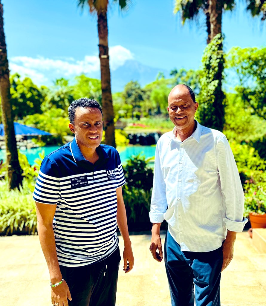 MPyusufhassan's tweet photo. I had the pleasure of meeting the dynamic Minister of Agriculture in Tanzania, @HusseinBashe during my visit to Arusha. Great to learn about his efforts to significantly boost Tanzania's agricultural production and guide the country towards a path of sustainable food security. https://t.co/Abm7ylN3FQ