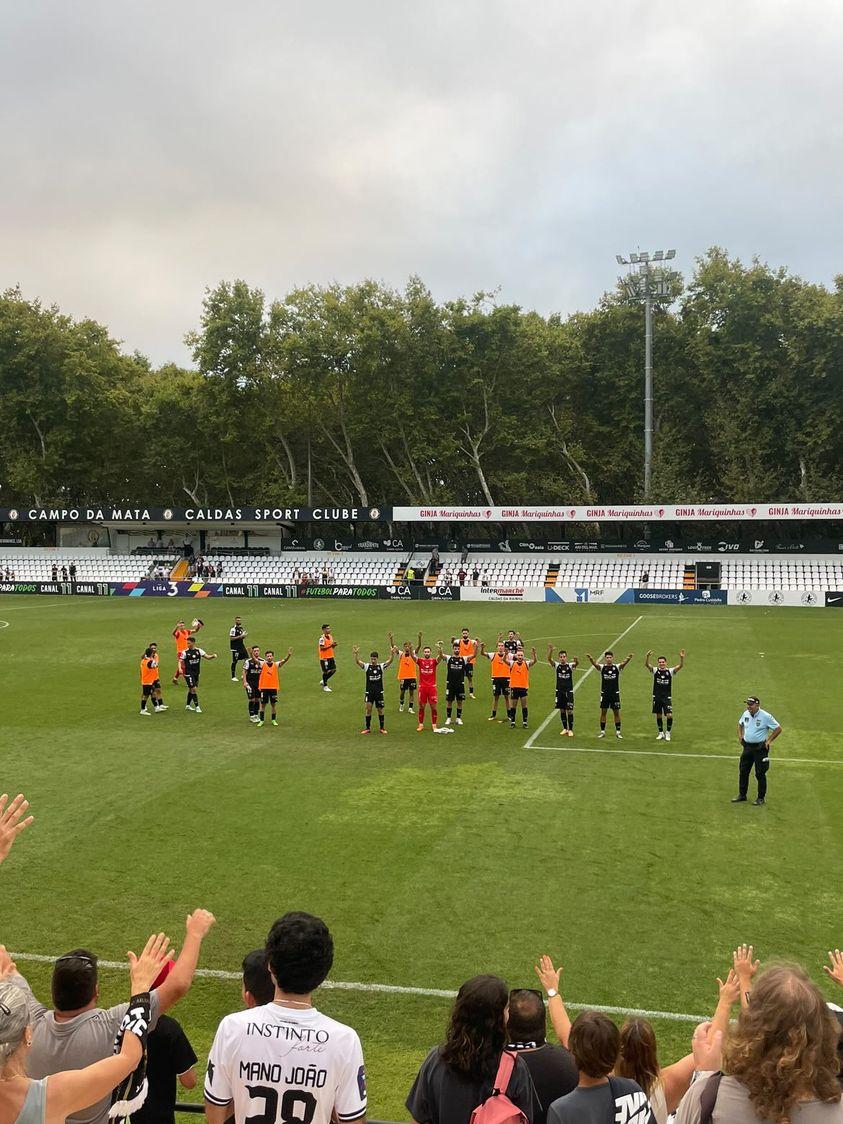 sector1916's tweet photo. "As Caldas e o Caldas, somos nós."

Juntos vai ser sempre mais fácil.

Vamos defender sempre o que é nosso, a nossa cidade, o nosso clube!

Vocês no campo, nós na bancada.

CALDAS ATÉ MORRER!!! ⚫⚪ https://t.co/kfa1RzF4jo