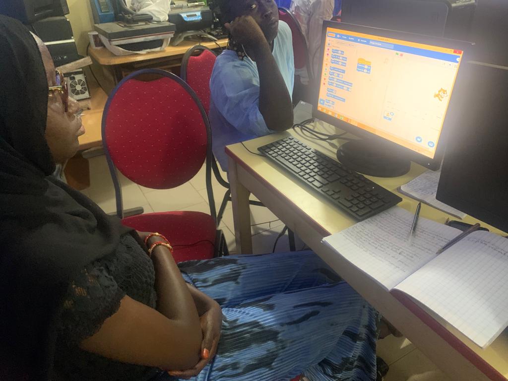 forcensenegal's tweet photo. Revivez en images la 2e journée de formation pour les collégien(ne)s et lycéen(ne)s de Guediawaye en prélude de la Semaine des Sciences prévue du 19 au 23 septembre 2023.
#forcen #MastercardFoundation #unchk_sn #stemd #kebetu #education #senegal https://t.co/44Kb6HvF3R