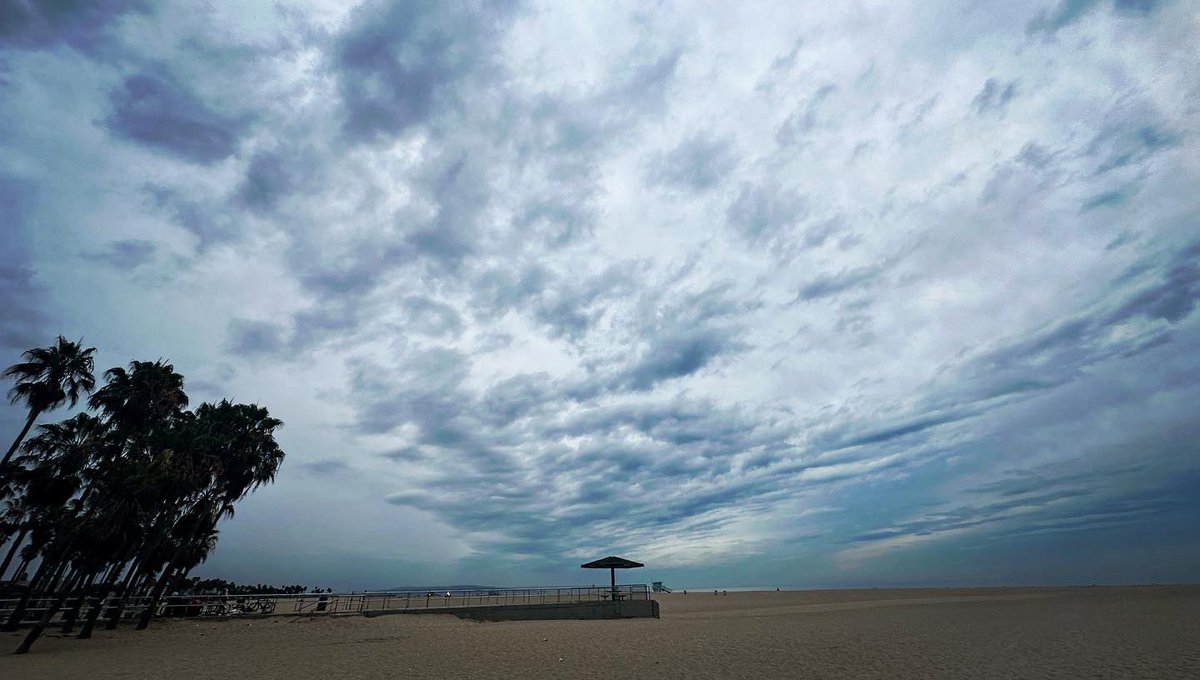 swatishetty's tweet photo. Curtain Raiser to the Big Drama
#prestorm #prehurricane #hurricane #skydrama #venicebeach #losangeles #sky #earlymornings https://t.co/L4jPrzrGom