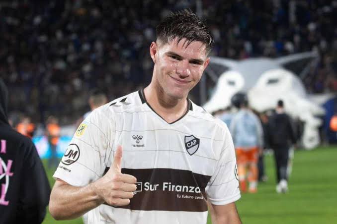 MilanEye's tweet photo. 🚨 Details of Marco Pellegrino’s transfer from Platense to Milan:

- €3.5M+€2M add-ons, in addition to 10% future resale percentage
- Pellegrino will arrive in Milano on Monday
- Medical tests on Tuesday

[@DiMarzio] https://t.co/1DOZhyUD2h