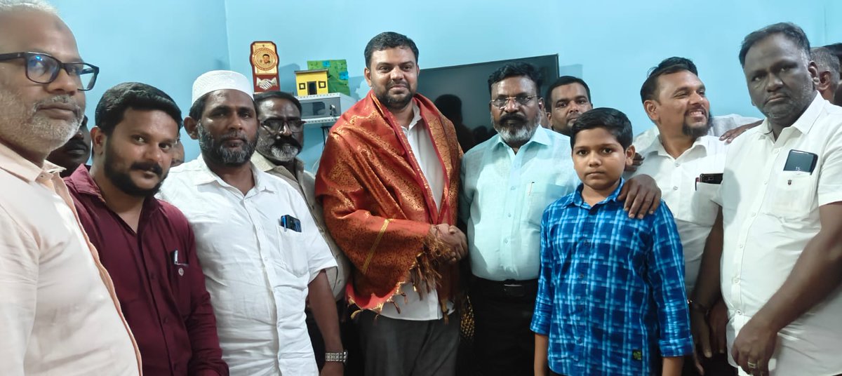 nellai_mubarak's tweet photo. இன்று எனது இல்லத்திற்கு விடுதலை சிறுத்தைகள் கட்சியின் நிறுவனரும் சிதம்பரம் நாடாளுமன்ற உறுப்பினருமான அன்பிற்கினிய அண்ணன் எழுச்சித் தமிழர் தொல்.திருமாவளவன் அவர்கள் வருகை புரிந்தார். இருவரும் ஒன்றாக மதிய உணவு அருந்தி பல்வேறு விஷயங்கள் குறித்து பேசினோம்.+1 https://t.co/LoCmLGqyuF