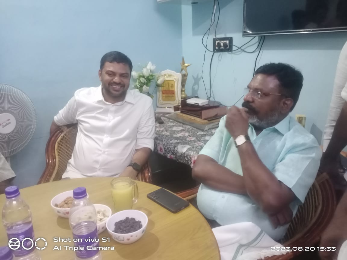 nellai_mubarak's tweet photo. இன்று எனது இல்லத்திற்கு விடுதலை சிறுத்தைகள் கட்சியின் நிறுவனரும் சிதம்பரம் நாடாளுமன்ற உறுப்பினருமான அன்பிற்கினிய அண்ணன் எழுச்சித் தமிழர் தொல்.திருமாவளவன் அவர்கள் வருகை புரிந்தார். இருவரும் ஒன்றாக மதிய உணவு அருந்தி பல்வேறு விஷயங்கள் குறித்து பேசினோம்.+1 https://t.co/LoCmLGqyuF
