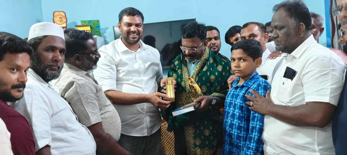 nellai_mubarak's tweet photo. இன்று எனது இல்லத்திற்கு விடுதலை சிறுத்தைகள் கட்சியின் நிறுவனரும் சிதம்பரம் நாடாளுமன்ற உறுப்பினருமான அன்பிற்கினிய அண்ணன் எழுச்சித் தமிழர் தொல்.திருமாவளவன் அவர்கள் வருகை புரிந்தார். இருவரும் ஒன்றாக மதிய உணவு அருந்தி பல்வேறு விஷயங்கள் குறித்து பேசினோம்.+1 https://t.co/LoCmLGqyuF