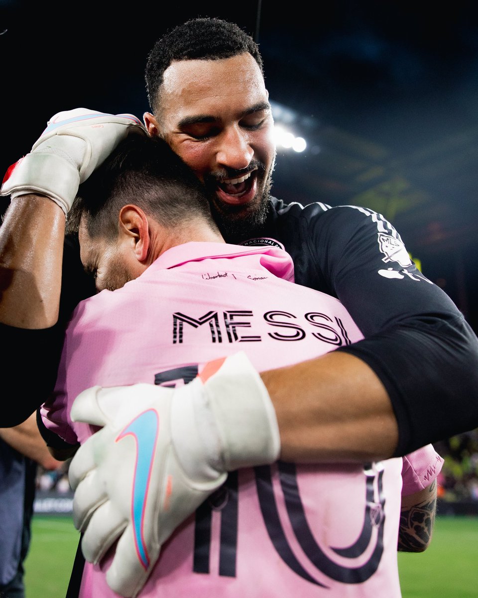Nixpad's tweet image. Los héroes, #Messi𓃵 #Callender #InterMiamiCF