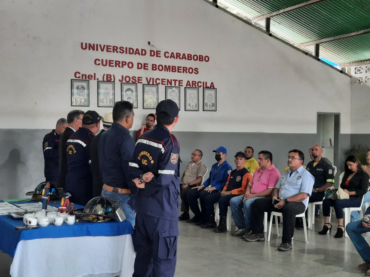 Sira9dos's tweet photo. Acto en celebración del Día del Bombero en la sede de los Bomberos de la Universidad de Carabobo. SIRA 92 agradecida por el reconocimiento. @bomberuc https://t.co/gSJCIxwvZ4