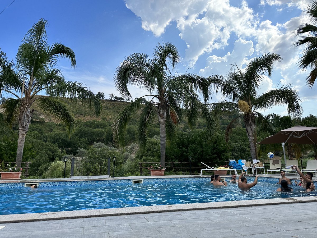 mkidj's tweet image. Great day at #LaValleIncantata cousin agritourism #Gerace 🌶️ 🏊‍♂️