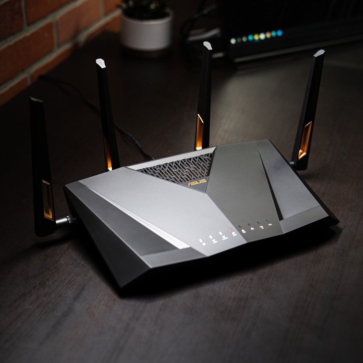 ASUSUSA's tweet image. Do you know what kind of CPU is inside the RT-AX88U Pro router?

It packs a 2.0 GHz quad-core 64-bit CPU delivering all your data at its maximum possible speeds. Always.

#homenetworking #wifi6